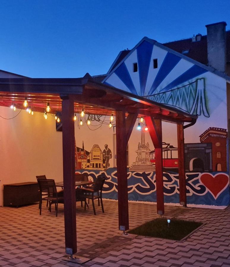 Design Apartments Red Blue オシエク エクステリア 写真