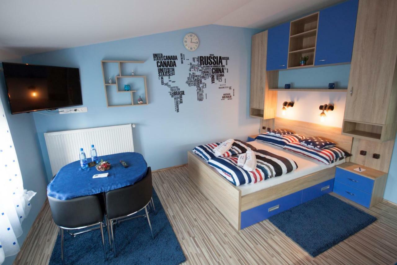 Design Apartments Red Blue オシエク エクステリア 写真