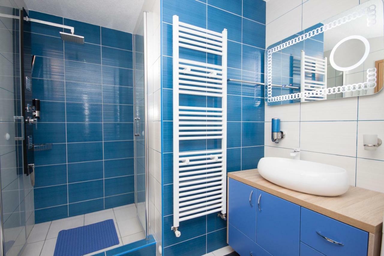 Design Apartments Red Blue オシエク エクステリア 写真