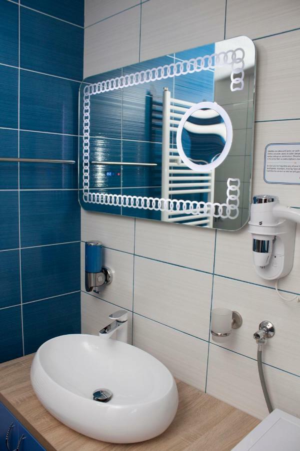 Design Apartments Red Blue オシエク エクステリア 写真